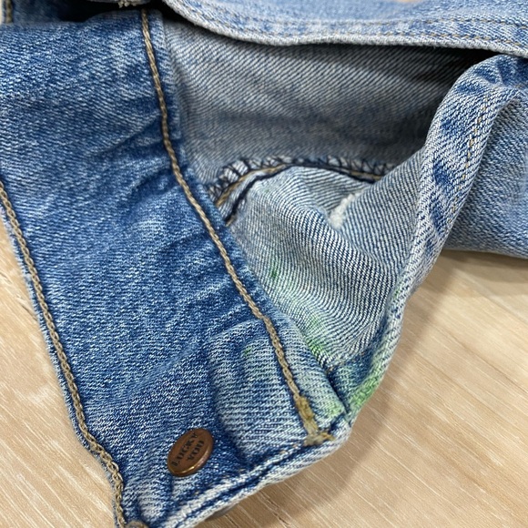 Lucky Brand Classic Jean Jacket in Blue Wash Denim Distressed Style Size Small - Picture 13 of 13